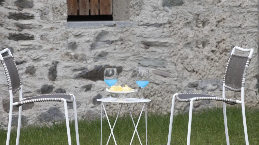 Sedia per esterno impilabile, struttura in metallo, sedile e schienale in spago sintetico Moon di Ambiance Italia