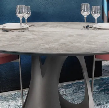 Tavolo rotondo OOO R con top in ceramica e base in metallo di Ambiance Italia